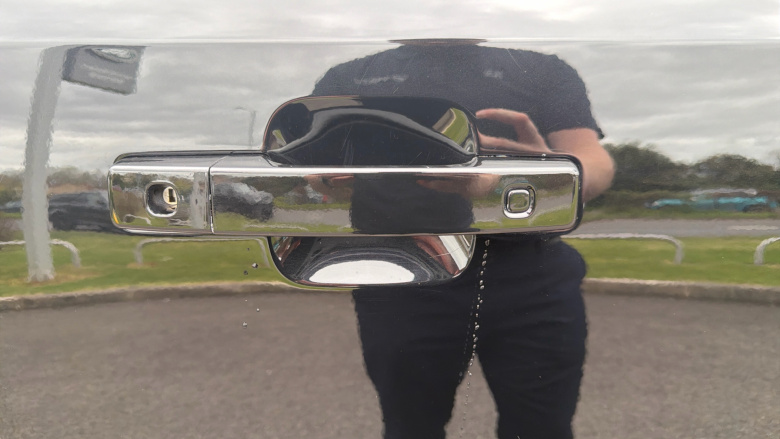 Land Rover Defender 3.0 D250 X-Dynamic HSE 90 3dr Auto Diesel Estate